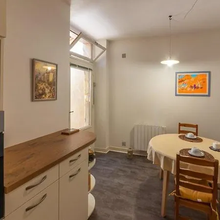 Rue Du Barri Apartment *